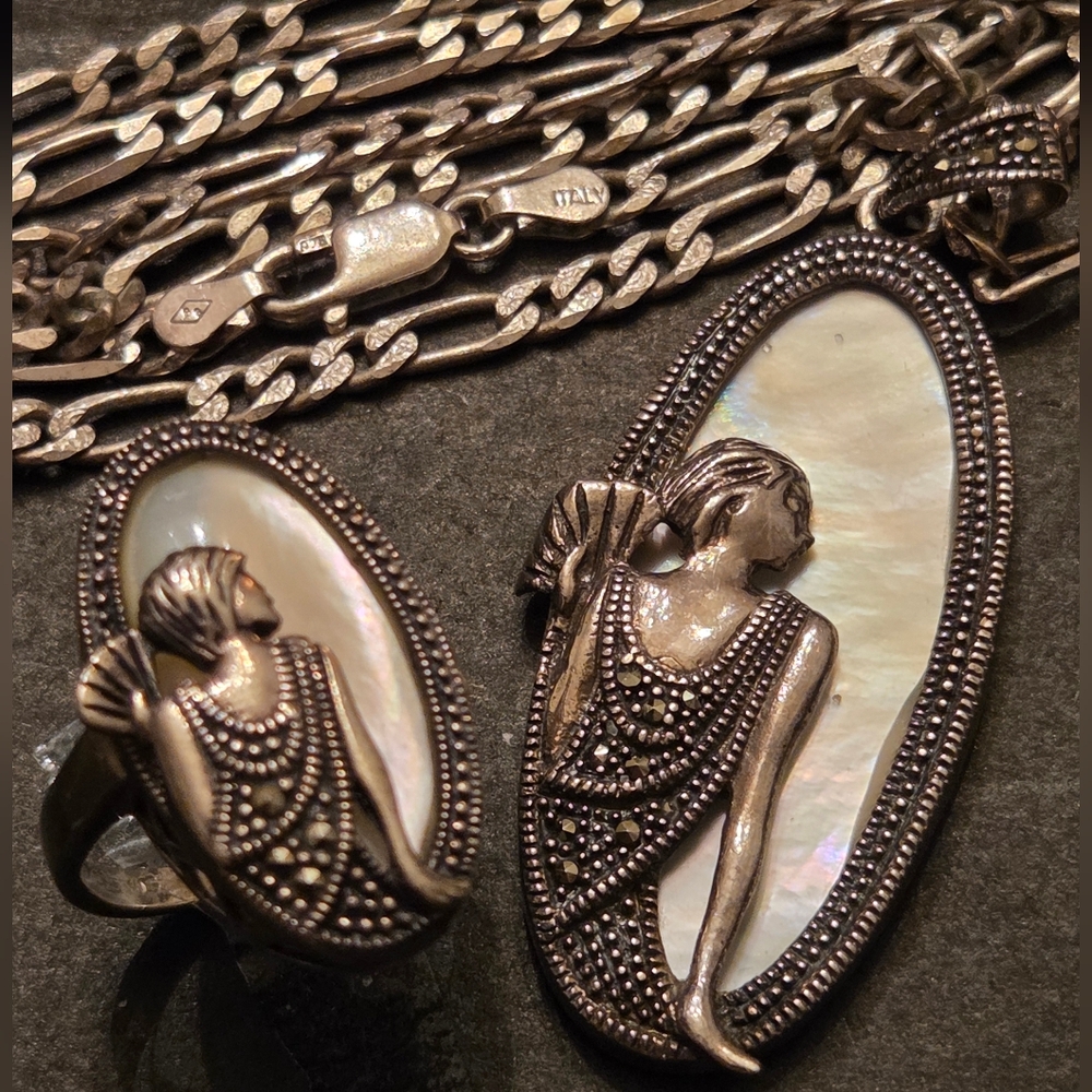 Vintage-Inspired Silver Mother-of-Pearl Art Deco Necklace in Cream